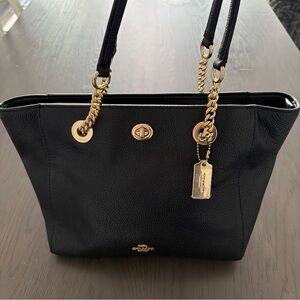 Coach Turnlock Chain Tote – Pebble Leather (Black with Gold Hardware)